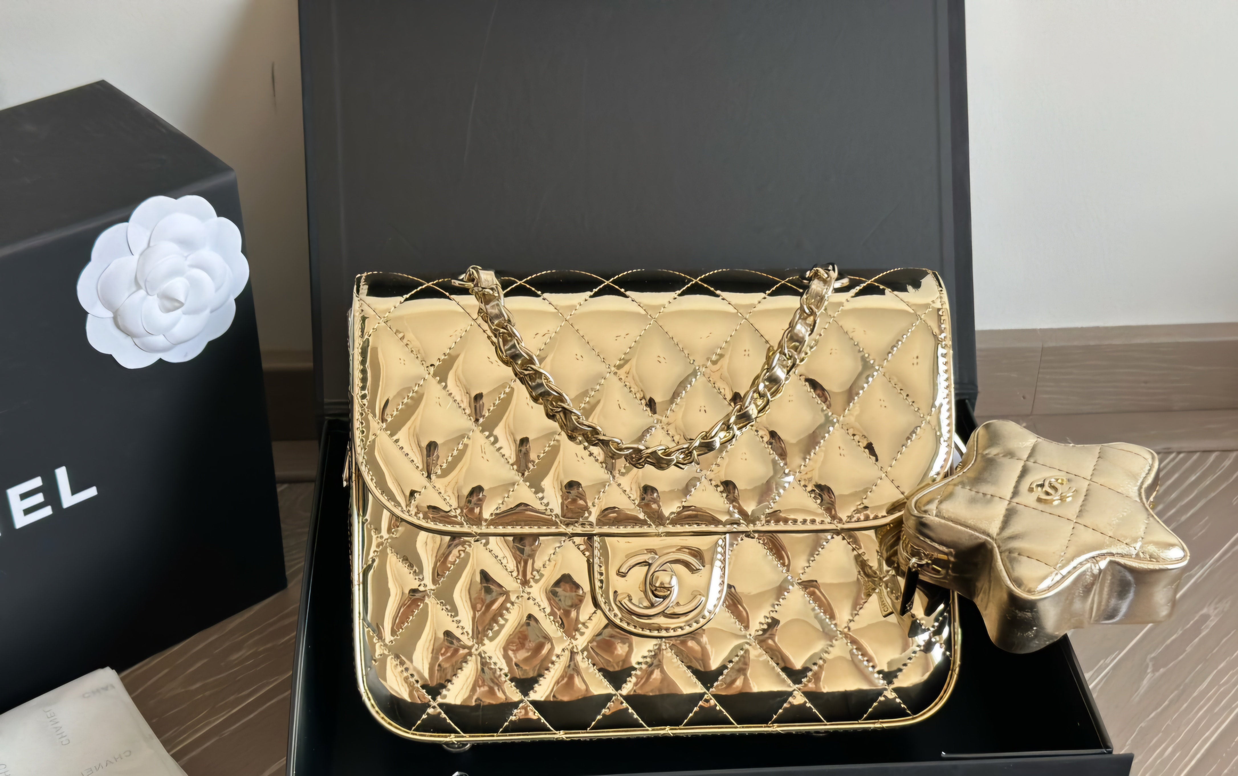 海外ブランドアウトレット通 Chanel gold bag | QUEEN MERCY BEAUTY SUPPLY ハンドバッグ